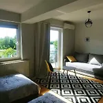 1 Apartament *